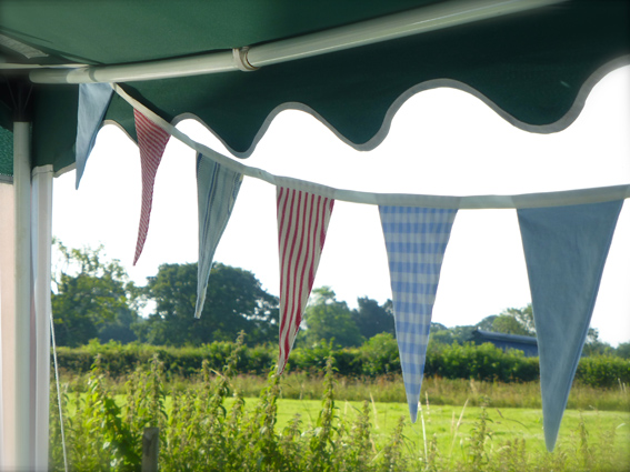 Bunting small