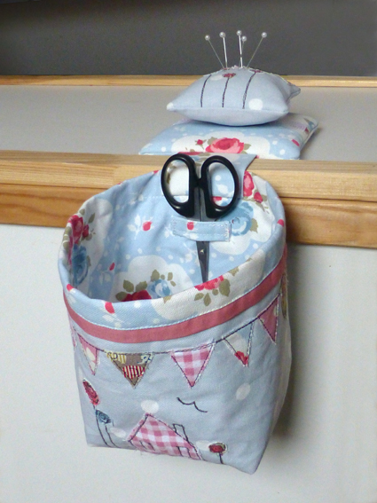 Pincushion thread catcher - 08