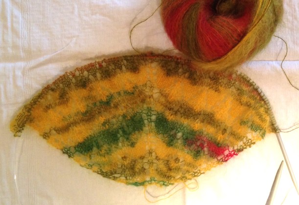 Lace leaf shawl KAL WIP
