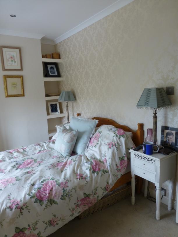 guest bedroom before1