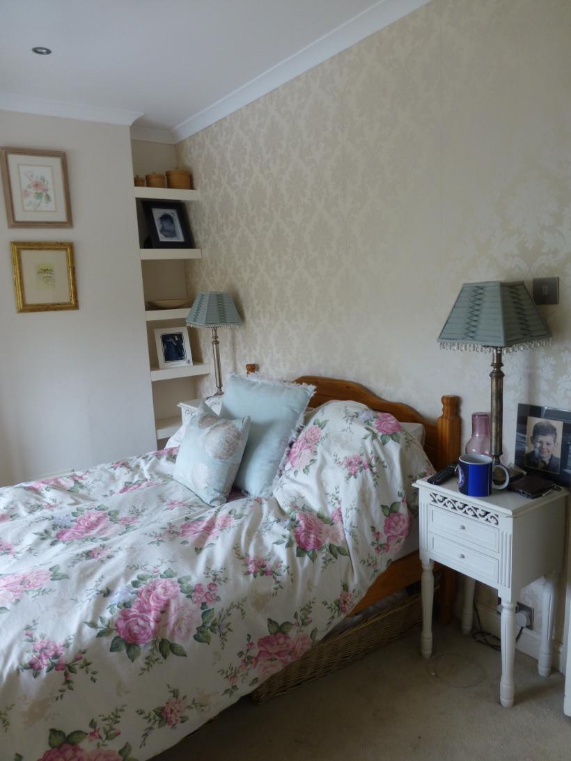 guest bedroom before1