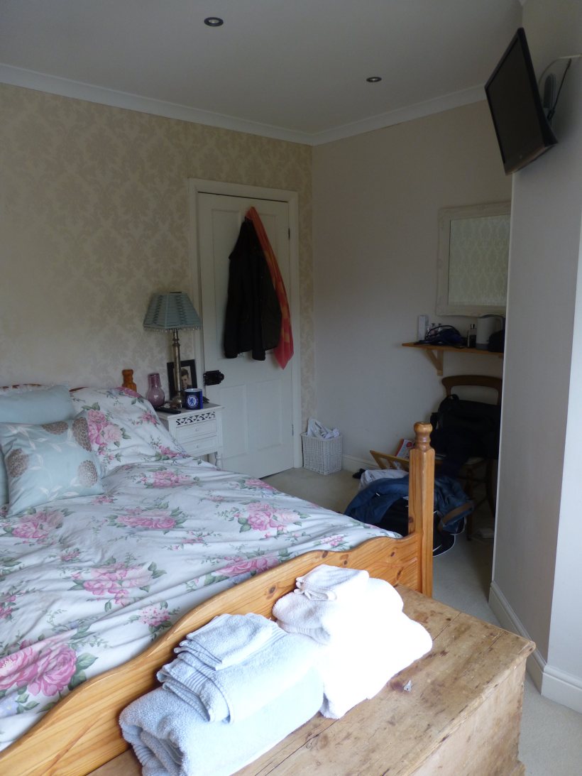 guest bedroom before2