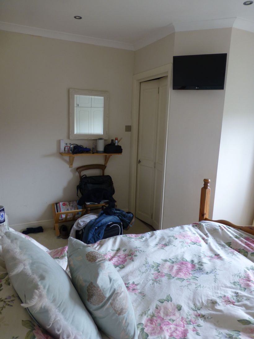 guest bedroom before3